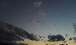 故乡的天空 在线观看,穿越时光的云端之旅