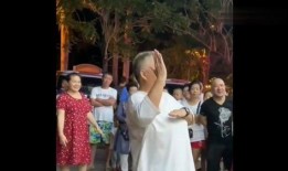 吃瓜网红跳舞是谁发明的,探究“吃瓜网红跳舞”的发明者与起源